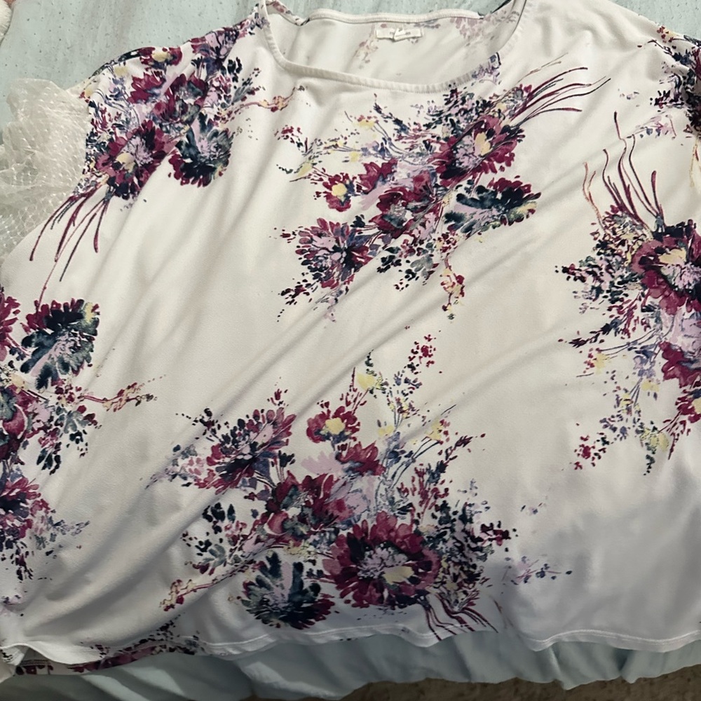 Maurice’s size 1 shirt . Great condition.